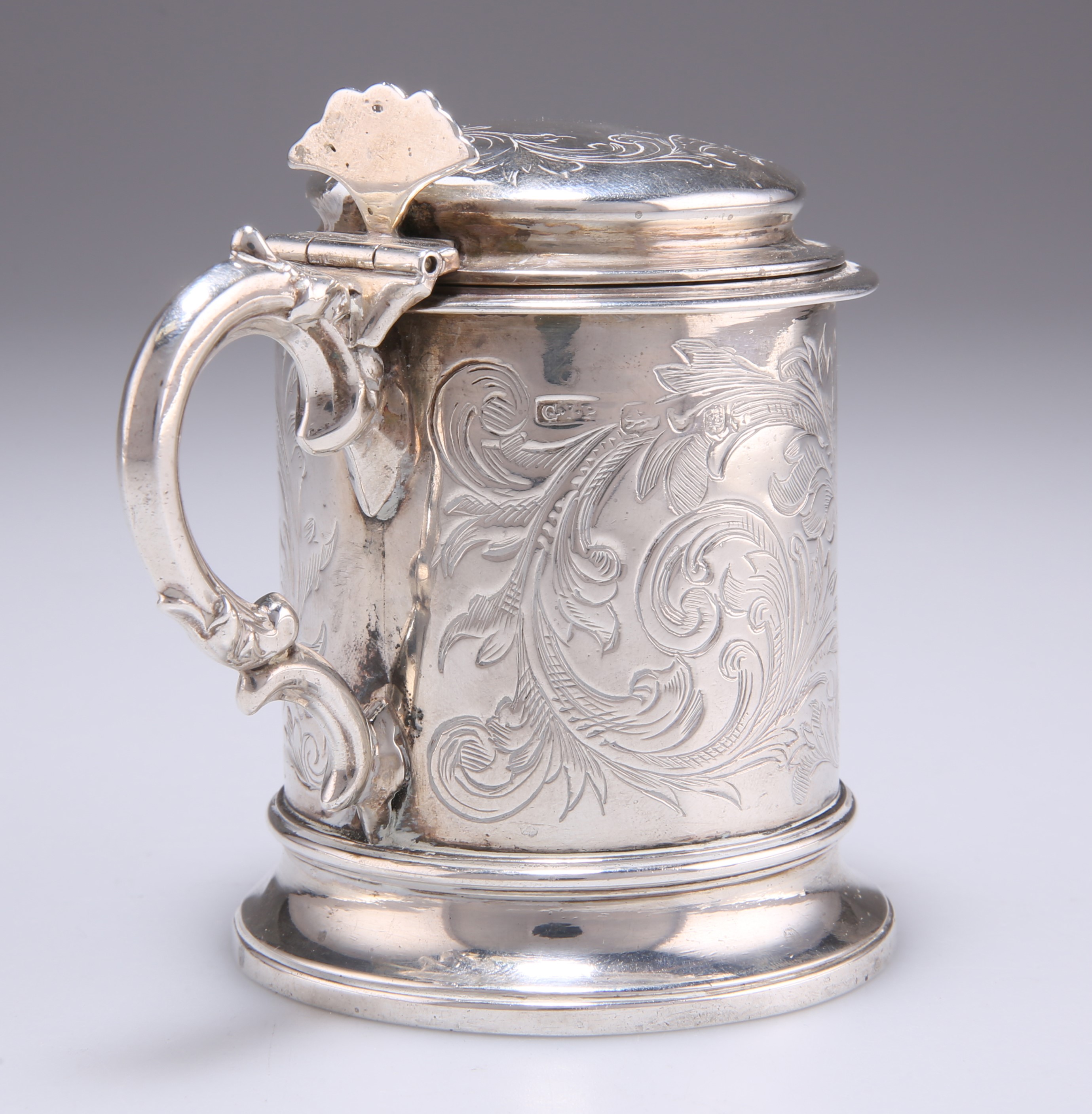 A VICTORIAN SILVER MUSTARD POT - Image 3 of 4