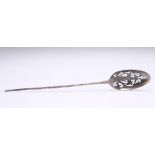 AN 18TH CENTURY SILVER MOTE SPOON