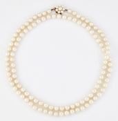 A CULTURED PEARL NECKLACE