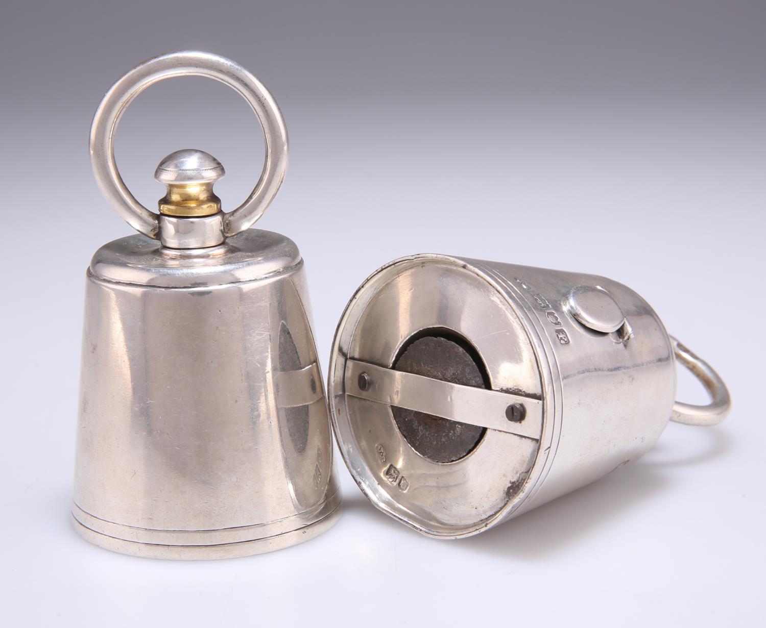 A PAIR OF EDWARDIAN SILVER NOVELTY PEPPER GRINDERS - Image 4 of 4