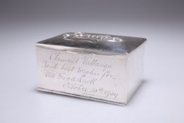 AN EDWARDIAN SILVER 'BRIDGE' BOX