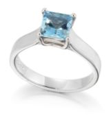 AN 18CT WHITE GOLD SOLITAIRE AQUAMARINE RING