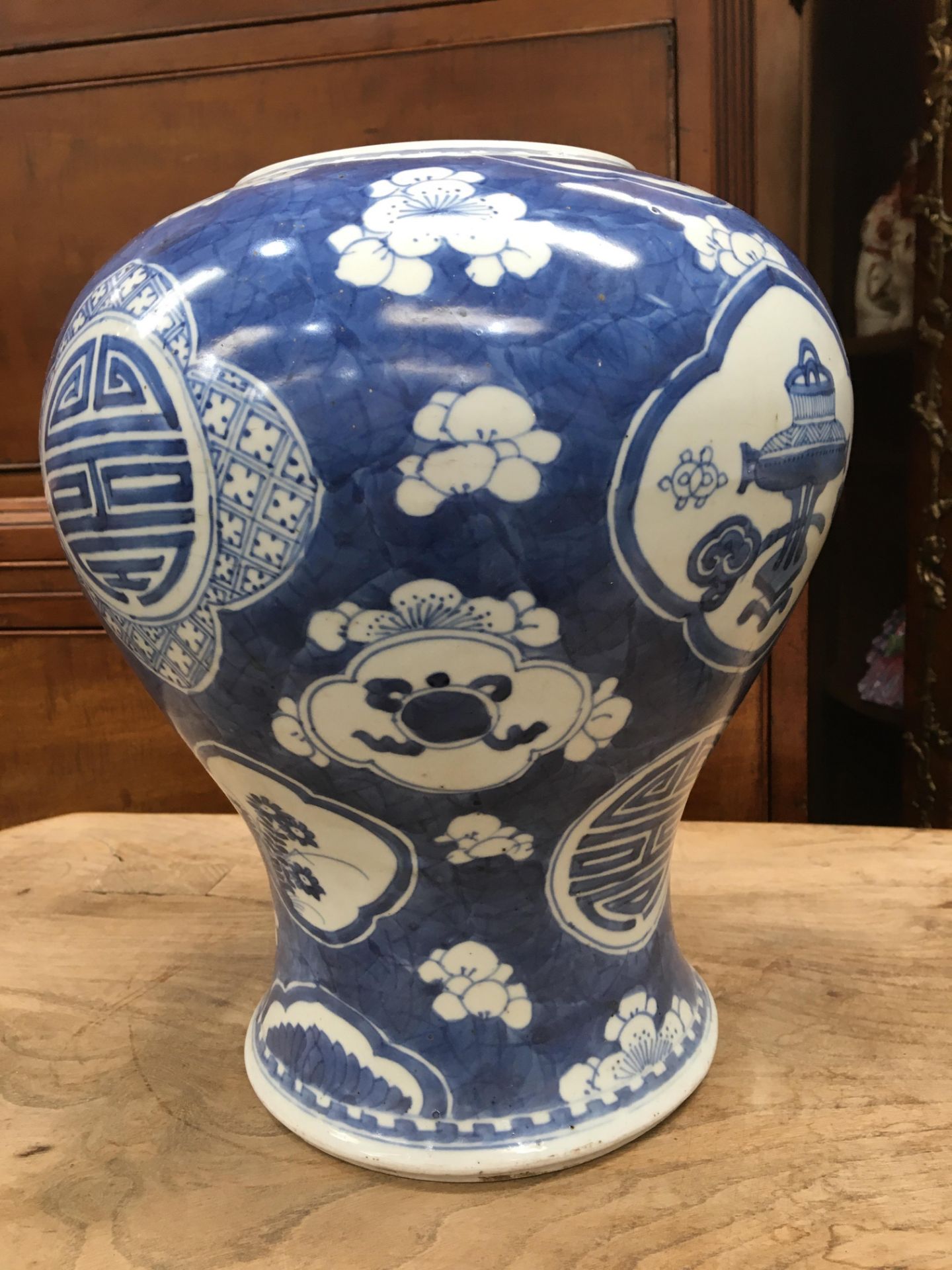 A CHINESE BLUE AND WHITE PORCELAIN GINGER JAR, 18TH CENTURY - Bild 9 aus 33