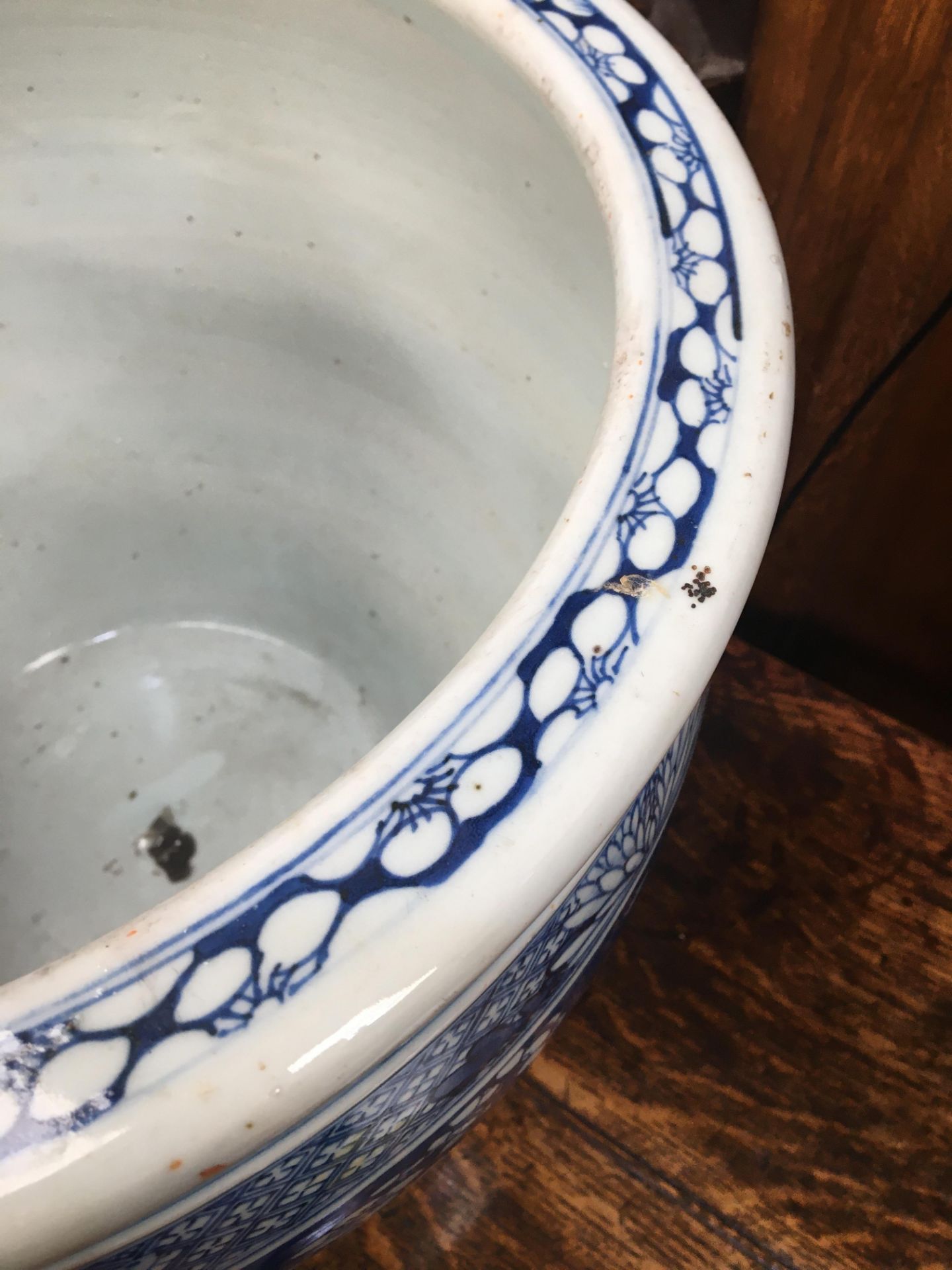 A CHINESE BLUE AND WHITE JARDINIÈRE, QING DYNASTY, 19TH CENTURY - Bild 21 aus 24