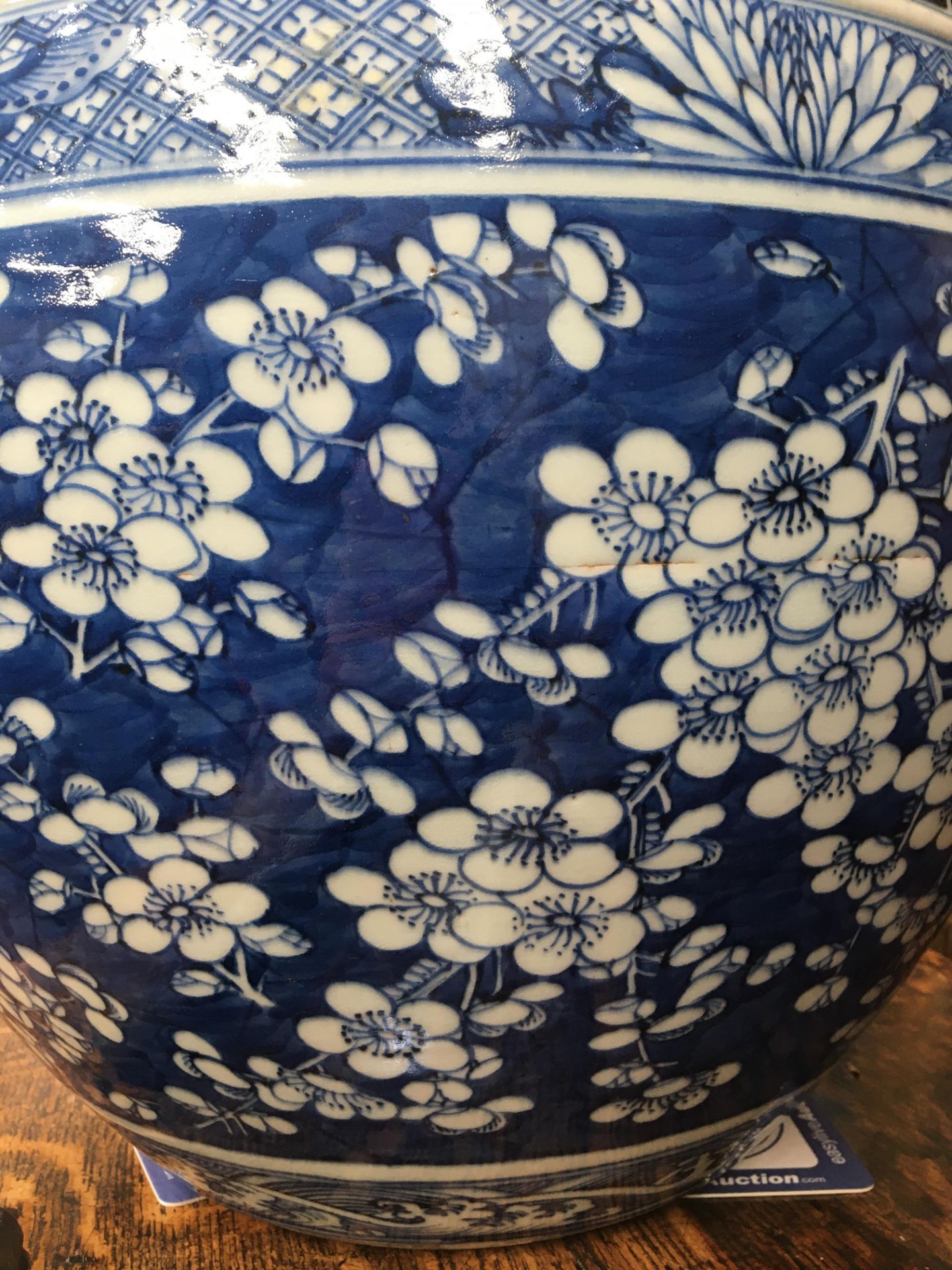 A CHINESE BLUE AND WHITE JARDINIÈRE, QING DYNASTY, 19TH CENTURY - Bild 16 aus 24