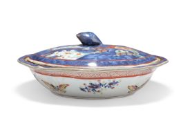 AN 18TH CENTURY CHINESE CLOBBERED TUREEN AND COVER