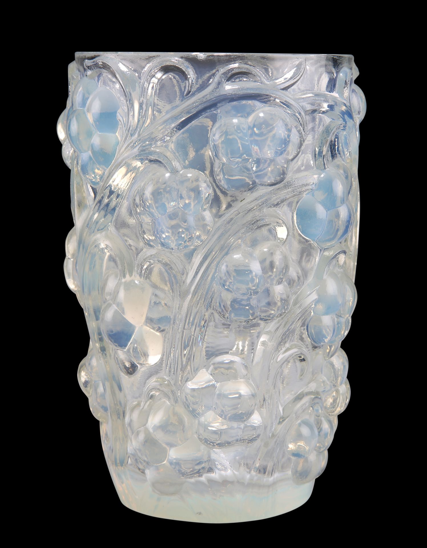 RENÉ LALIQUE (FRENCH, 1860-1945), 'RAISINS', A VASE, DESIGNED 1928