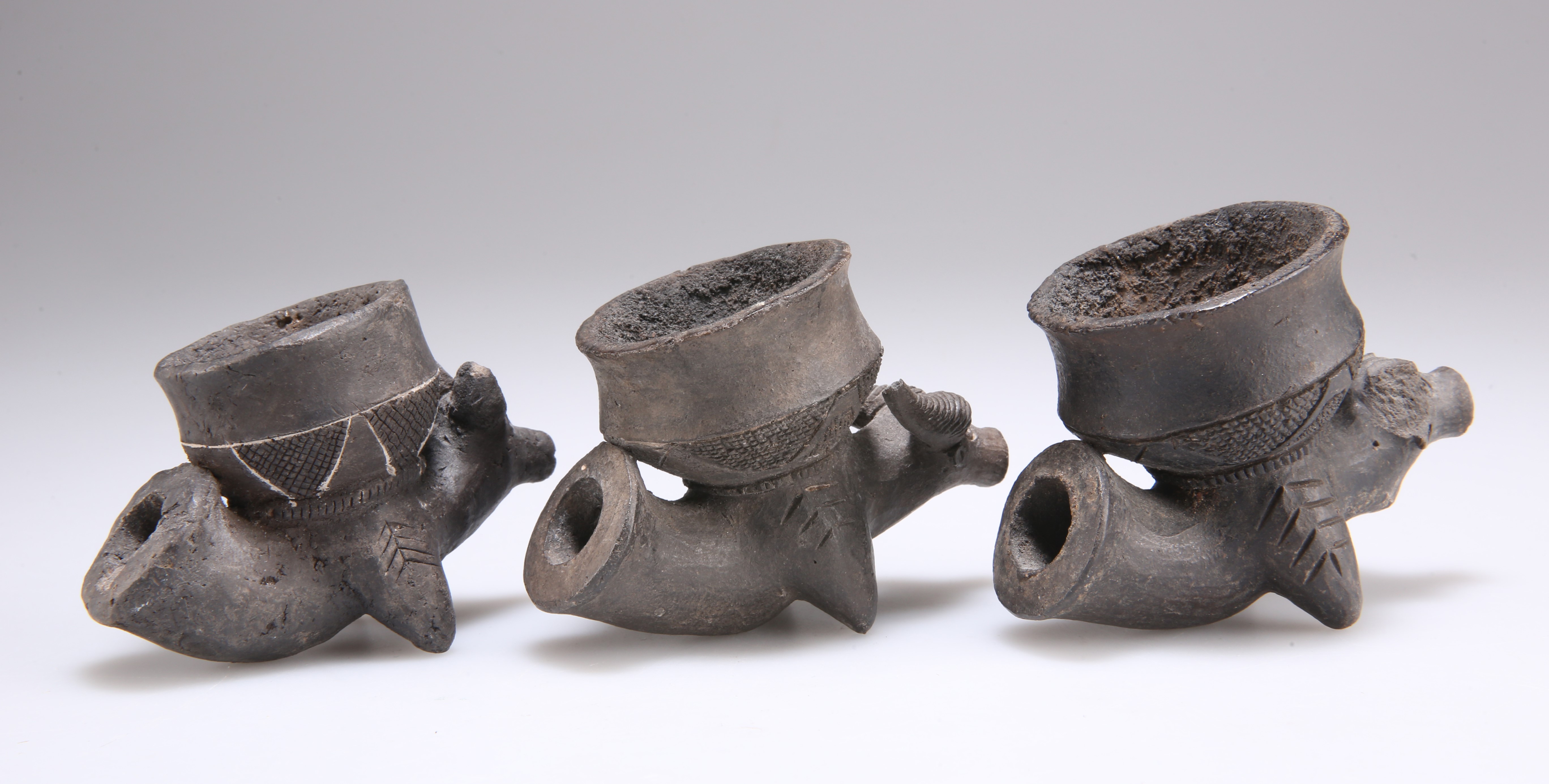 A GROUP OF THREE ZAMBIAN KAFUE RIVER POTTERY PIPE BOWLS - Image 2 of 3