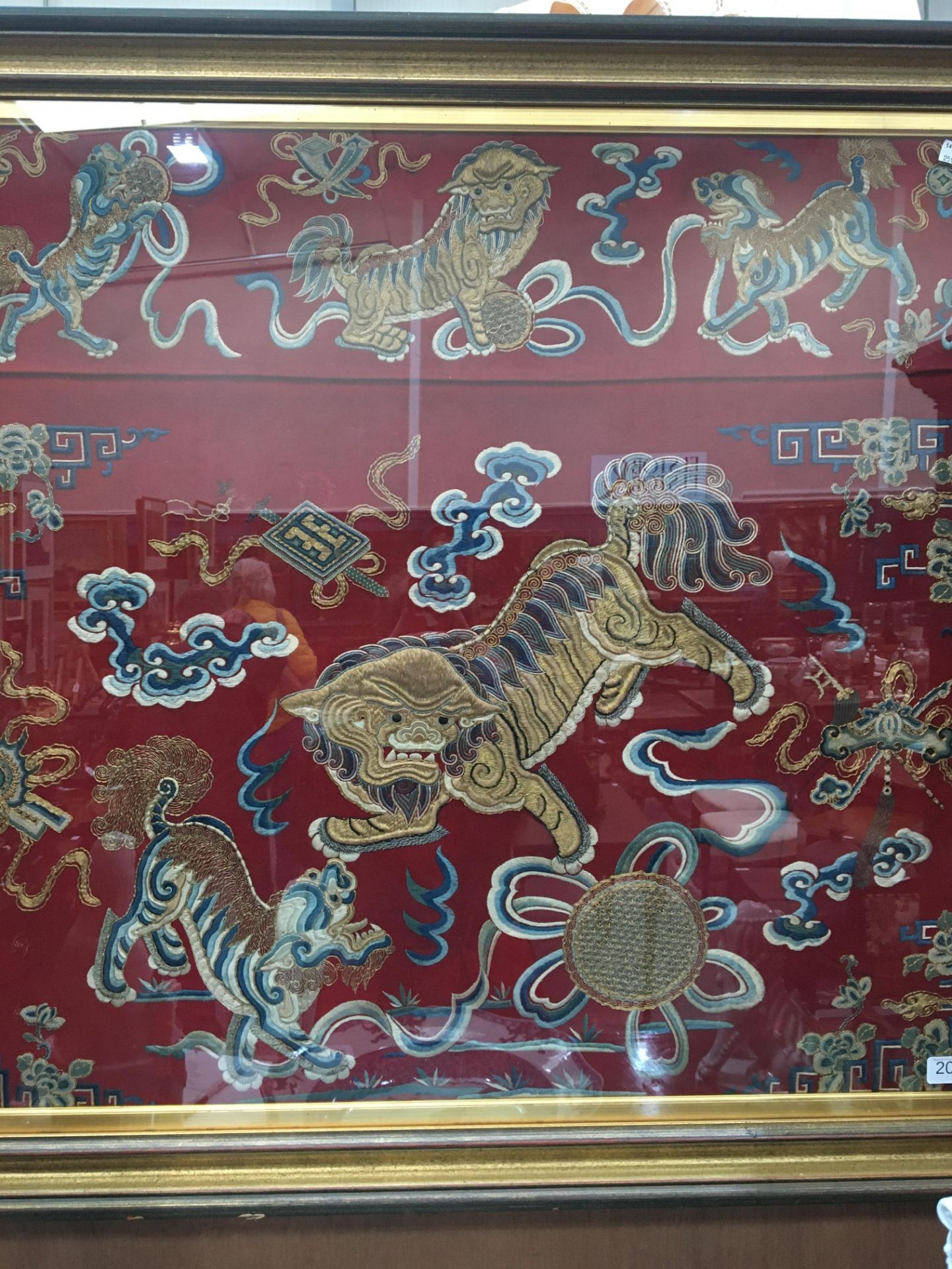 A CHINESE EMBROIDERED ALTAR CLOTH, 19TH CENTURY - Bild 9 aus 12