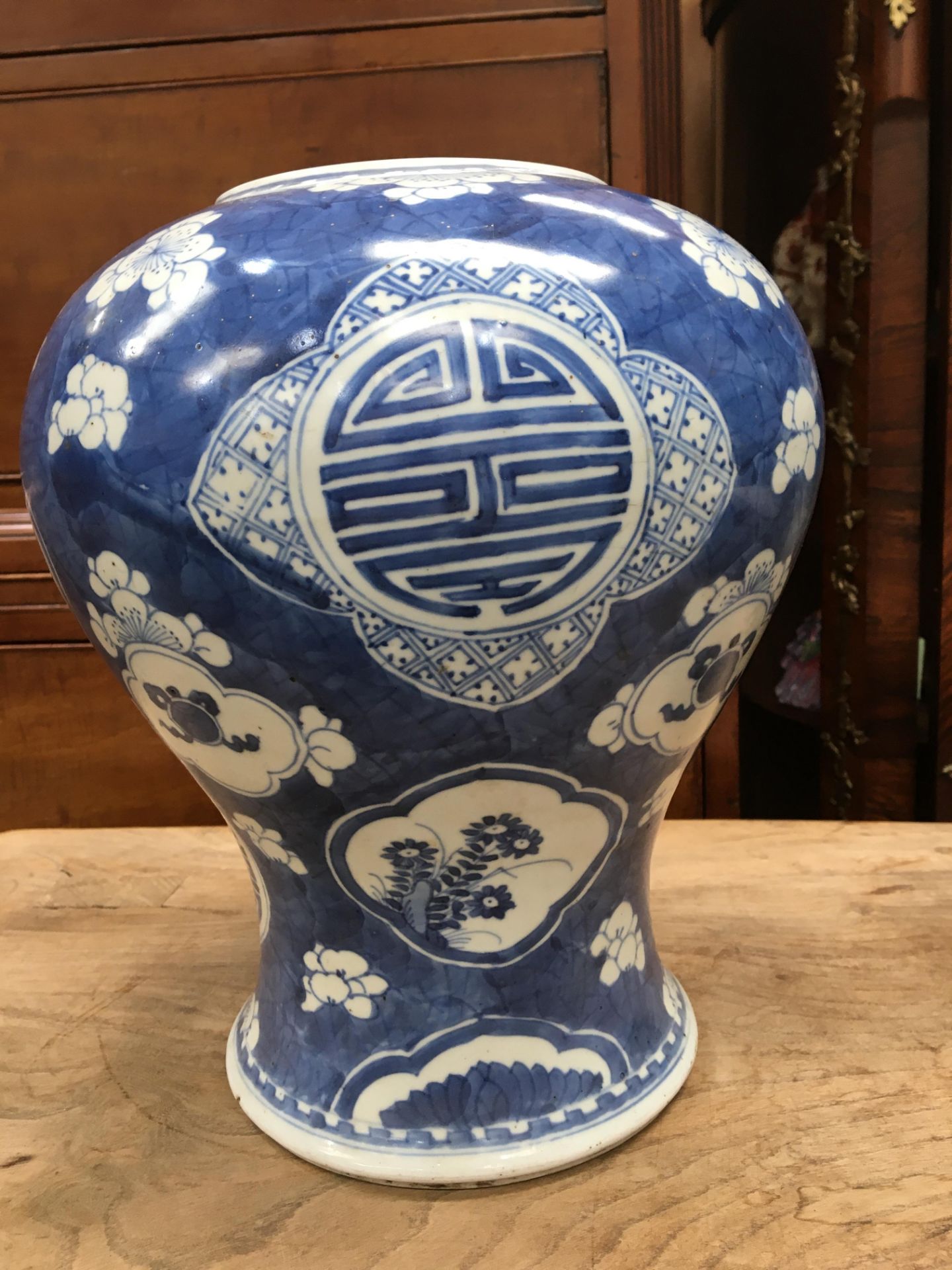 A CHINESE BLUE AND WHITE PORCELAIN GINGER JAR, 18TH CENTURY - Bild 8 aus 33