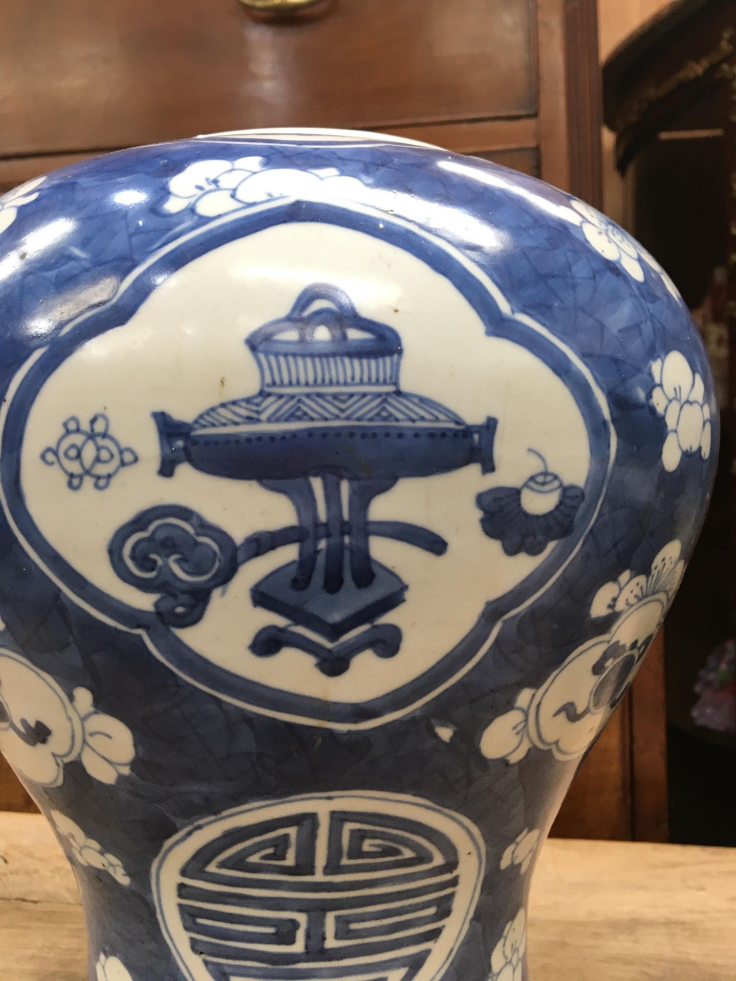 A CHINESE BLUE AND WHITE PORCELAIN GINGER JAR, 18TH CENTURY - Bild 13 aus 33