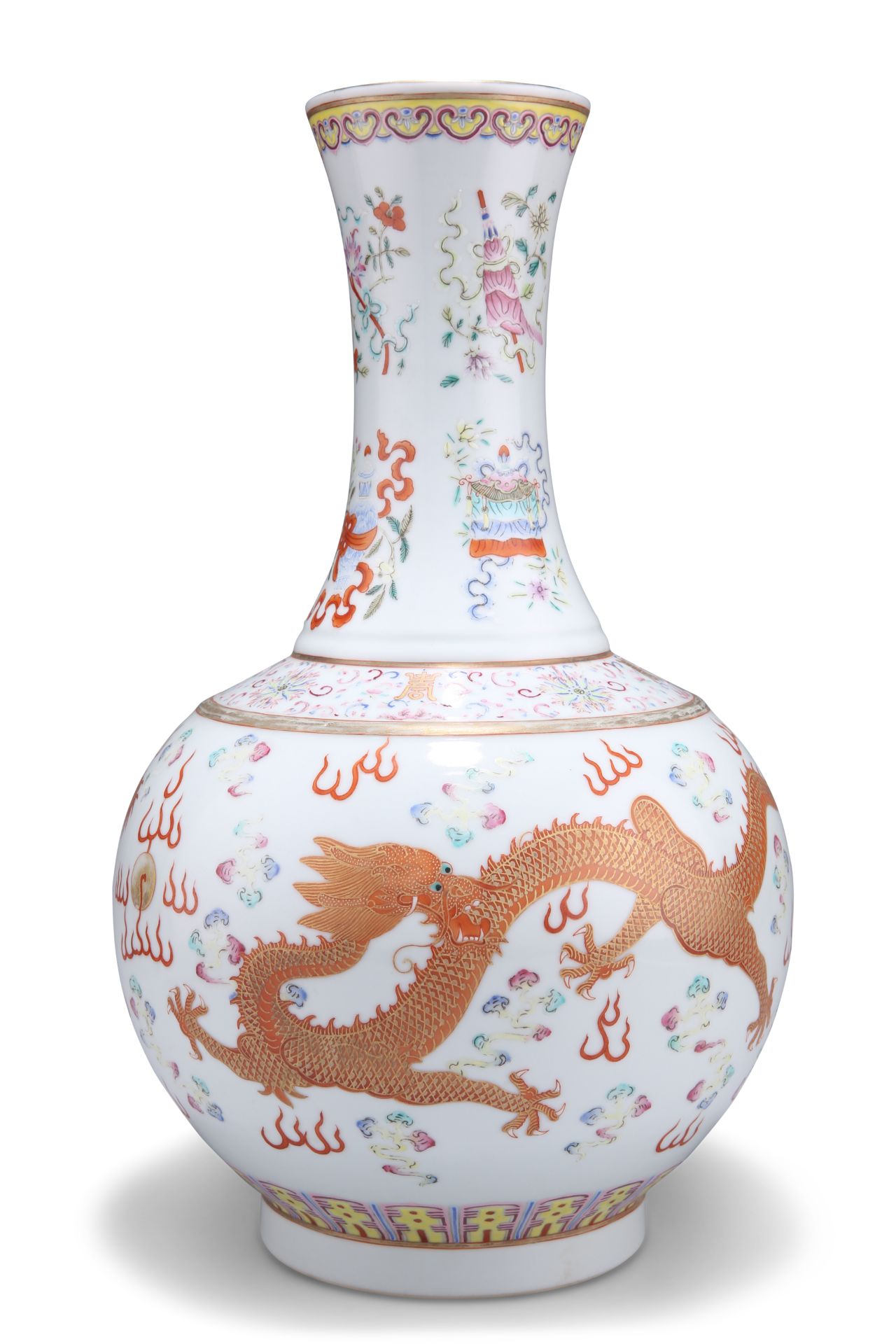 A CHINESE FAMILLE ROSE 'DRAGON' BOTTLE VASE - Bild 2 aus 19