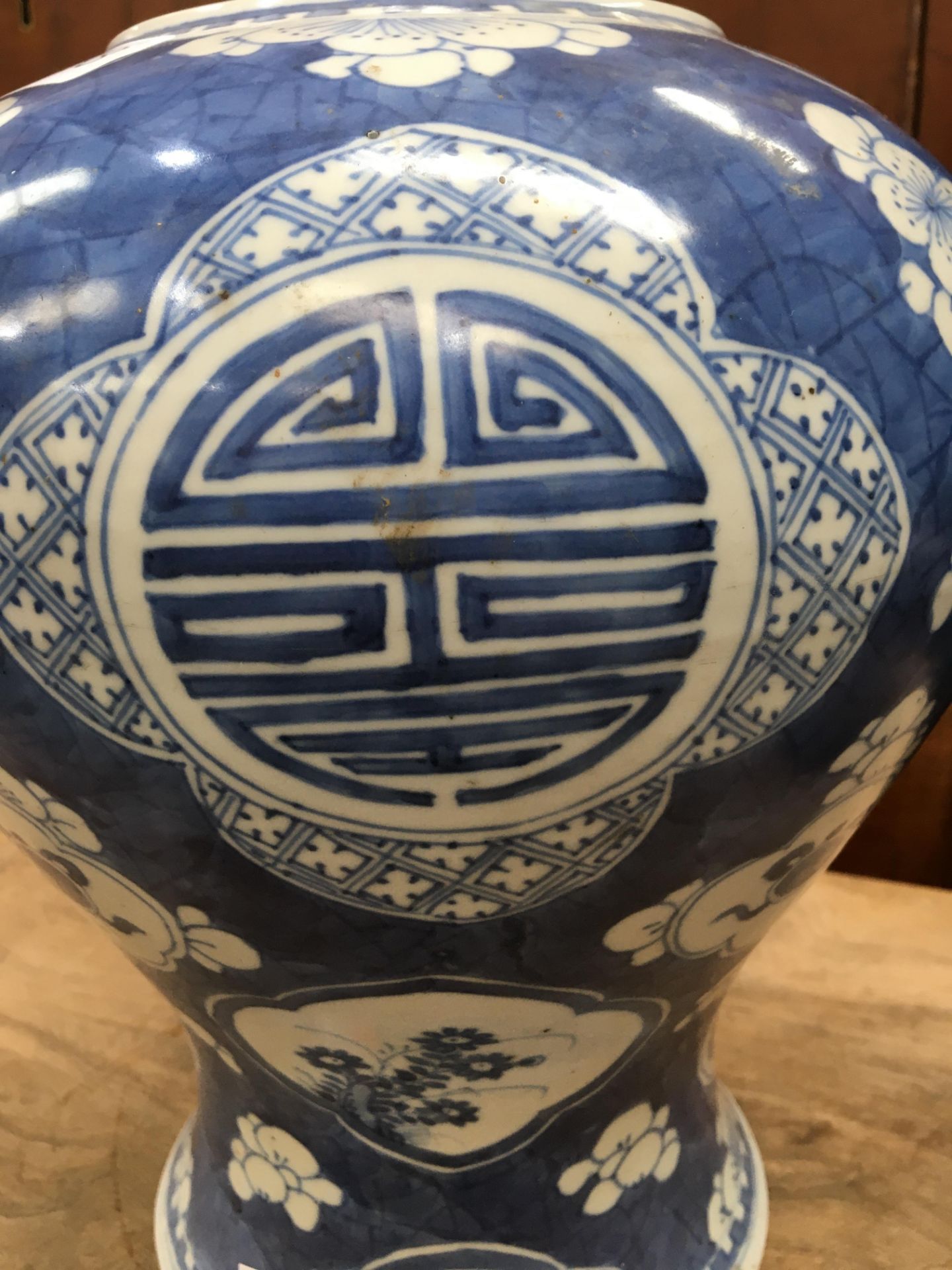 A CHINESE BLUE AND WHITE PORCELAIN GINGER JAR, 18TH CENTURY - Bild 14 aus 33