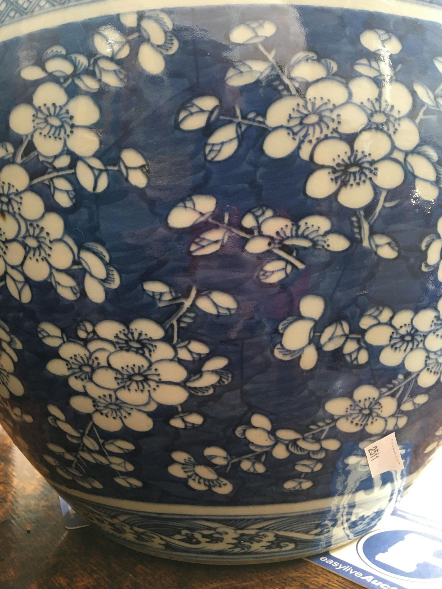 A CHINESE BLUE AND WHITE JARDINIÈRE, QING DYNASTY, 19TH CENTURY - Bild 18 aus 24