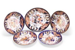 A GROUP OF FIVE EARLY 19TH CENTURY DERBY IMARI PATTERN PLATES