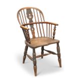 AN ELM WINDSOR CHAIR, 19TH CENTURY