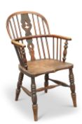 AN ELM WINDSOR CHAIR, 19TH CENTURY