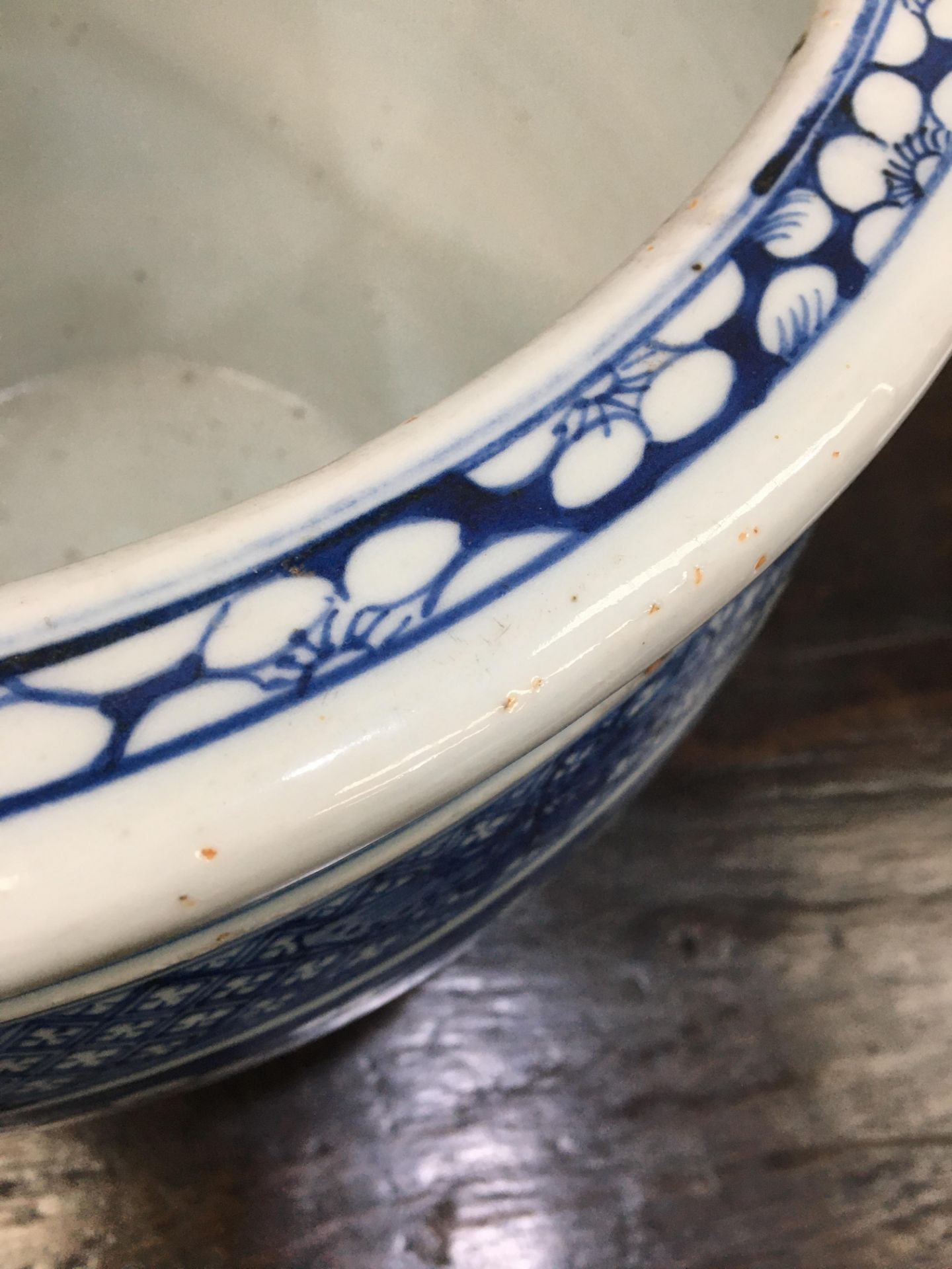 A CHINESE BLUE AND WHITE JARDINIÈRE, QING DYNASTY, 19TH CENTURY - Bild 8 aus 24