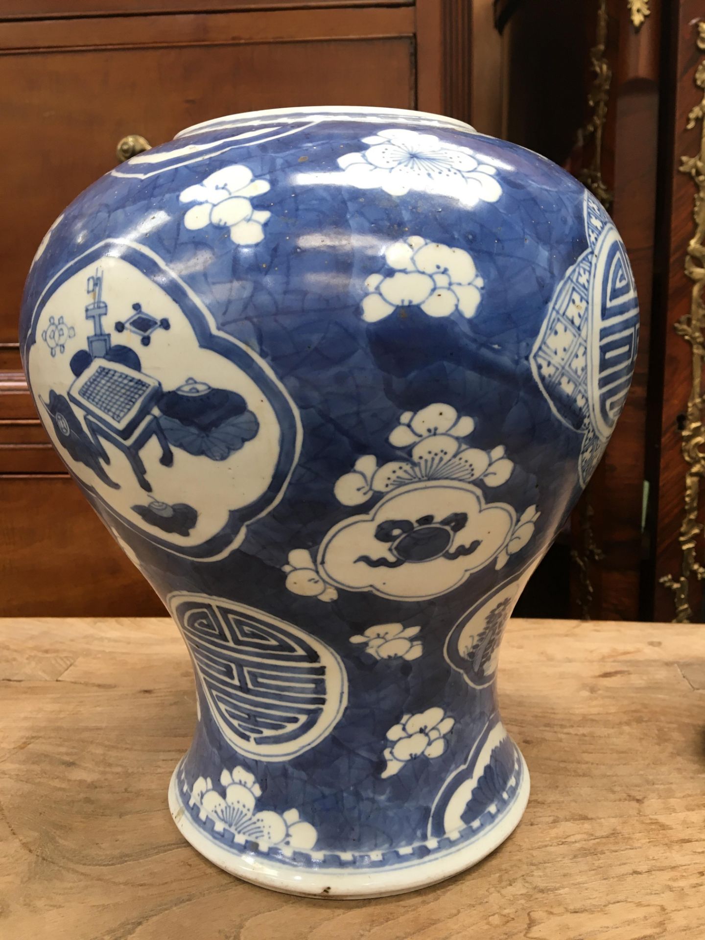 A CHINESE BLUE AND WHITE PORCELAIN GINGER JAR, 18TH CENTURY - Bild 7 aus 33