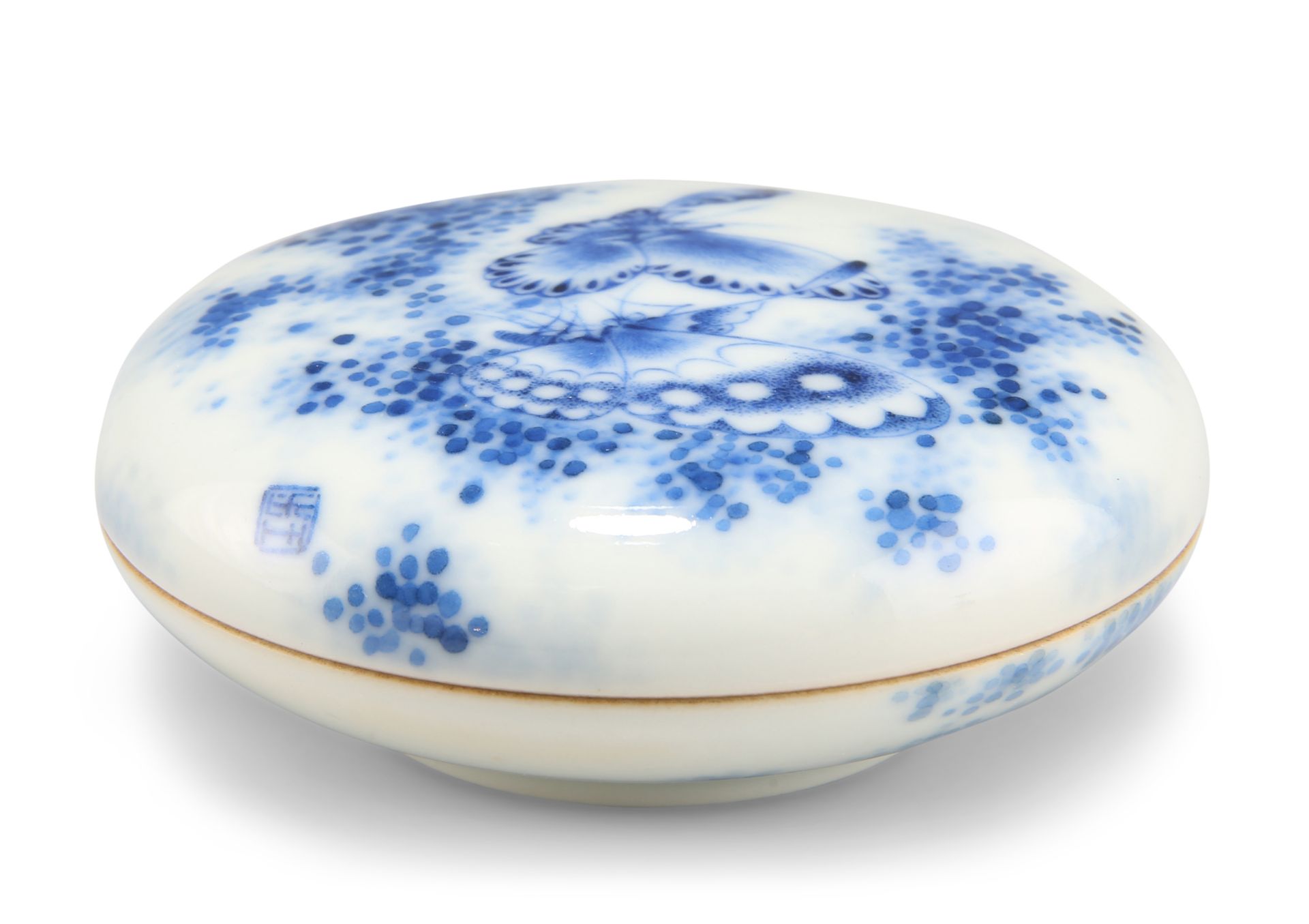 A CHINESE BLUE AND WHITE PASTE SEAL BOX