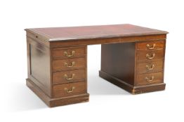 A GEORGE III STYLE MAHOGANY PARTNERS DESK, EARLY 20TH CENTURY