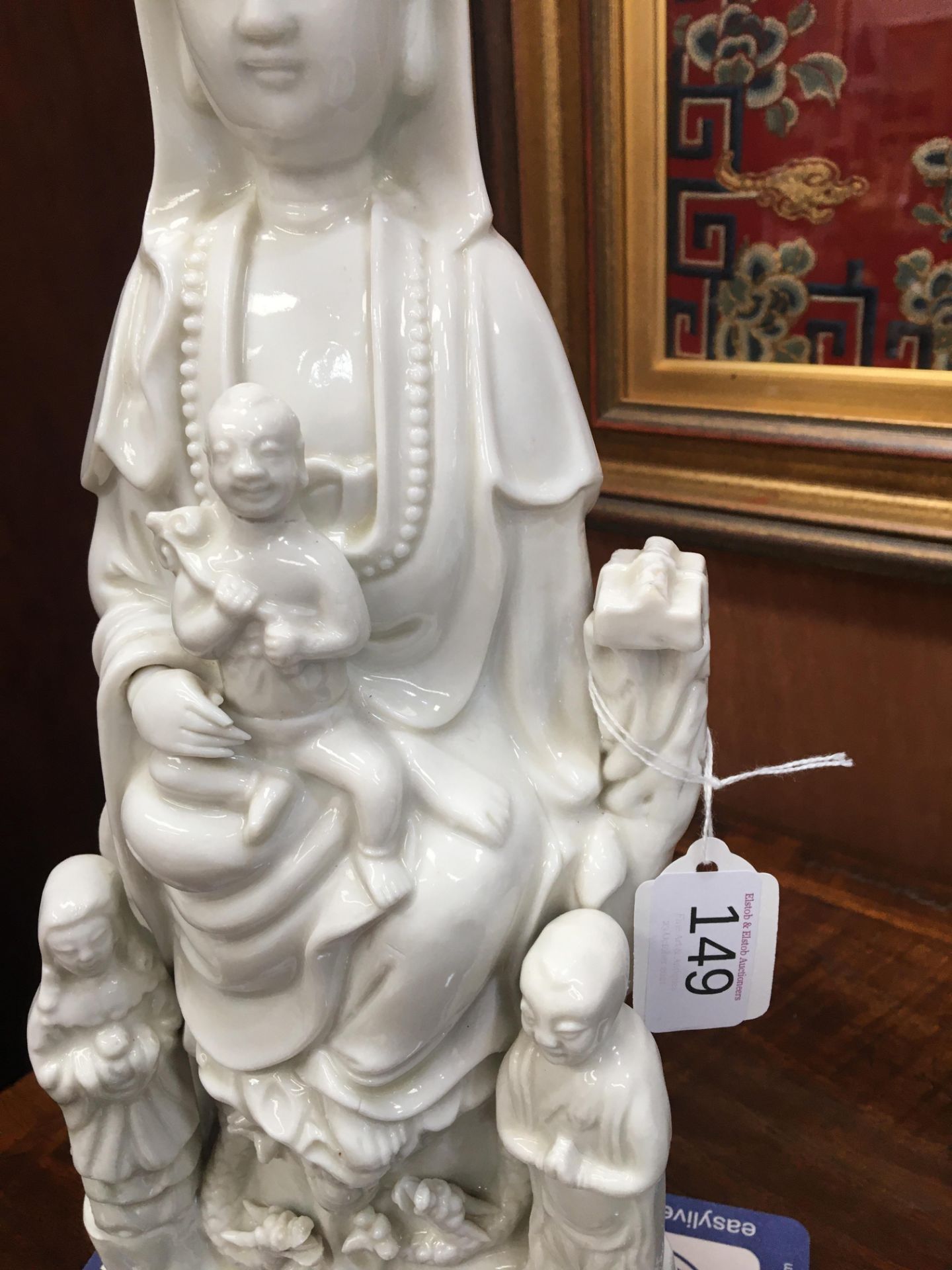 A LARGE CHINESE BLANC DE CHINE MODEL OF A GUANYIN - Bild 5 aus 14