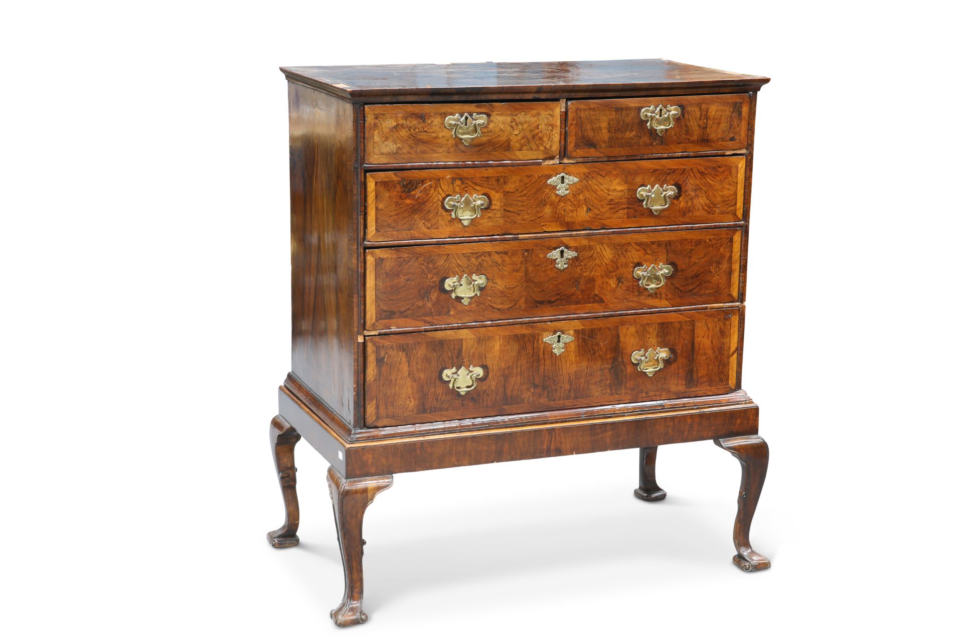 AN EARLY 18TH CENTURY WALNUT CHEST OF DRAWERS