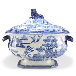 AN EARLY 19TH CENTURY NEWCASTLE WILLOW PATTERN TUREEN