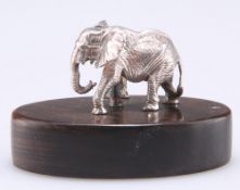 A STERLING SILVER BULL ELEPHANT PLACE CARD HOLDER