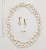 A GROUP OF CULTURED PEARL JEWELLERY