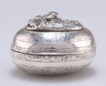 AN UNUSUAL VICTORIAN SILVER VINAIGRETTE