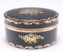 AN 18TH CENTURY TORTOISESHELL PIQUÉ WORK SNUFF BOX