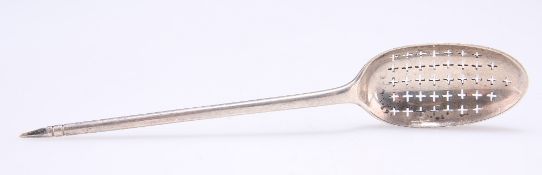 AN EDWARDIAN SILVER MOTE SPOON