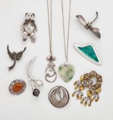 A GROUP OF JEWELLERY