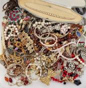 A QUANTITY OF COSTUME JEWELLERY