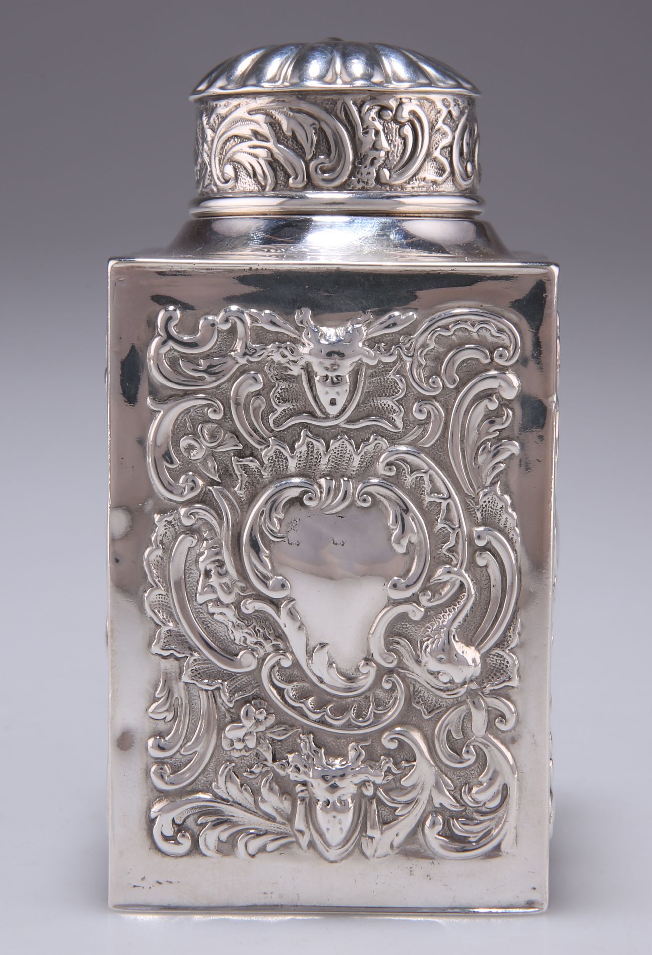 A VICTORIAN SILVER TEA CADDY - Bild 2 aus 4