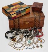 A QUANTITY OF COSTUME JEWELLERY