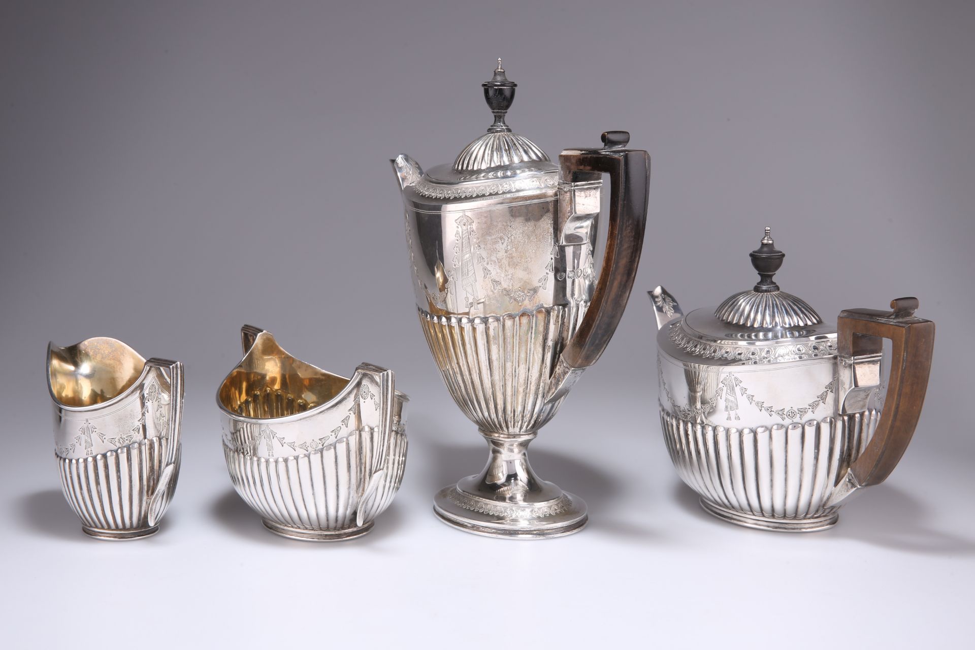 A VICTORIAN SILVER FOUR-PIECE TEA AND COFFEE SERVICE - Bild 3 aus 8