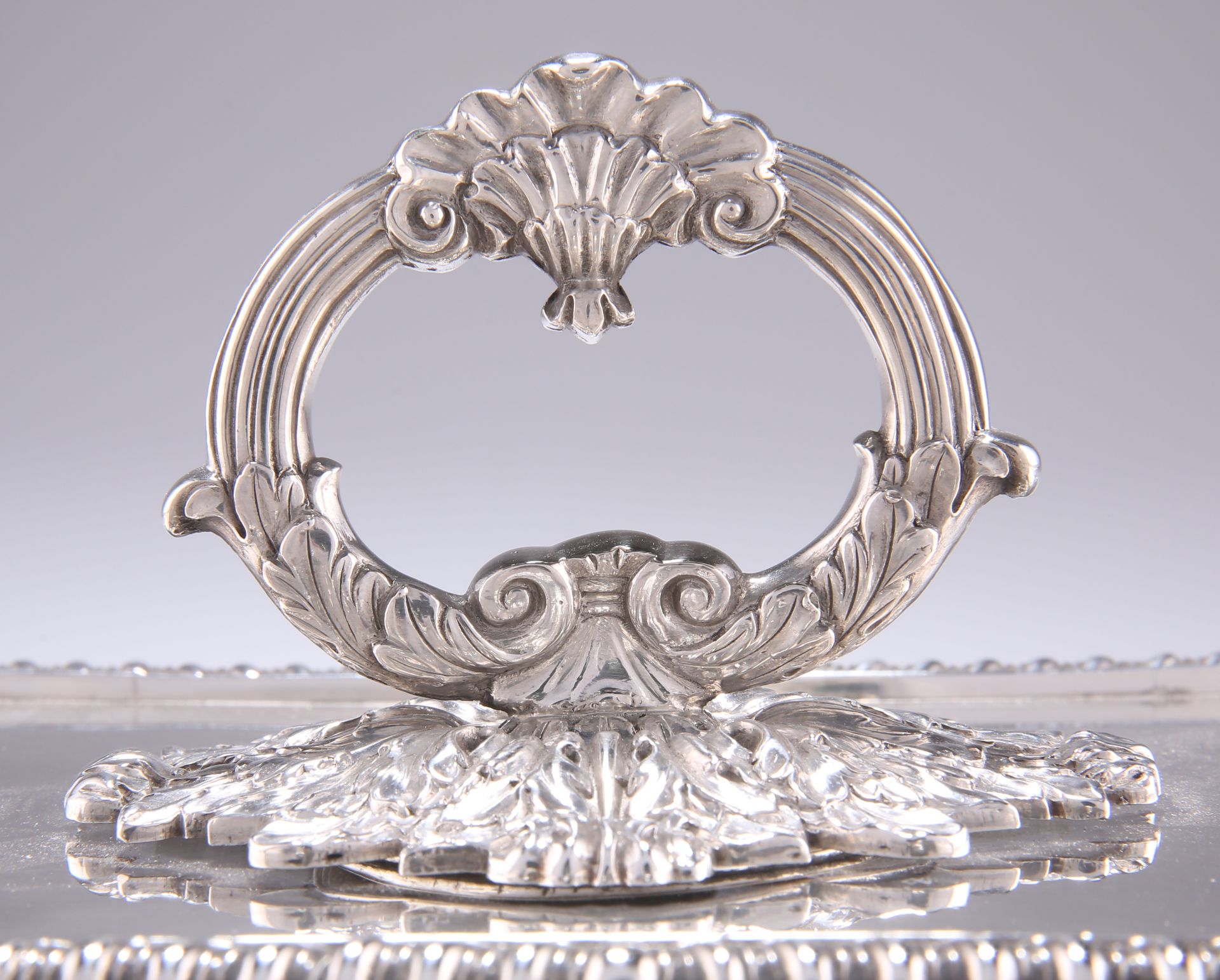 A PAIR OF GEORGE IV SILVER ENTRÉE DISHES AND COVERS - Bild 5 aus 12