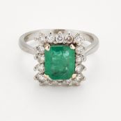 AN EMERALD AND DIAMOND CLUSTER RING