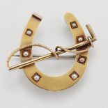A VICTORIAN HORSESHOE AND CROP SPORTING BROOCH
