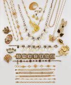 A SMALL QUANTITY OF DESIGNER AND OTHER COSTUME JEWELLERY