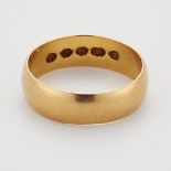 A 22 CARAT GOLD BAND RING