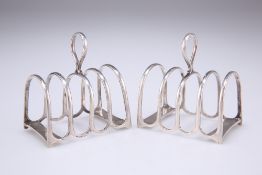 A PAIR OF GEORGE V SILVER FIVE-BAR TOAST RACKS