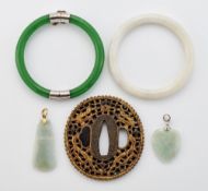 A GROUP OF JADE JEWELLERY