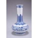 A CHINESE MING STYLE BLUE AND WHITE BOTTLE VASE