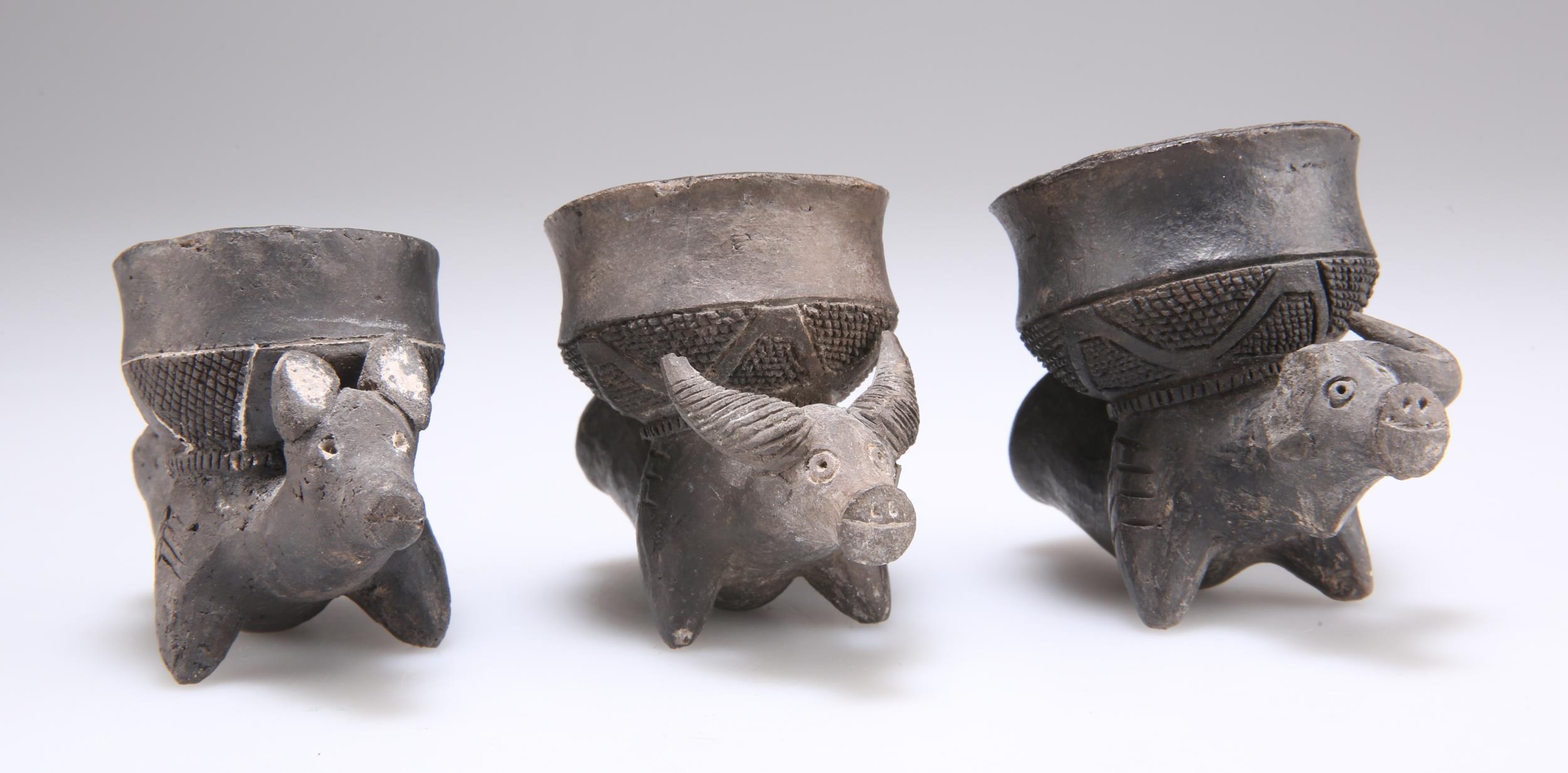 A GROUP OF THREE ZAMBIAN KAFUE RIVER POTTERY PIPE BOWLS - Image 2 of 3