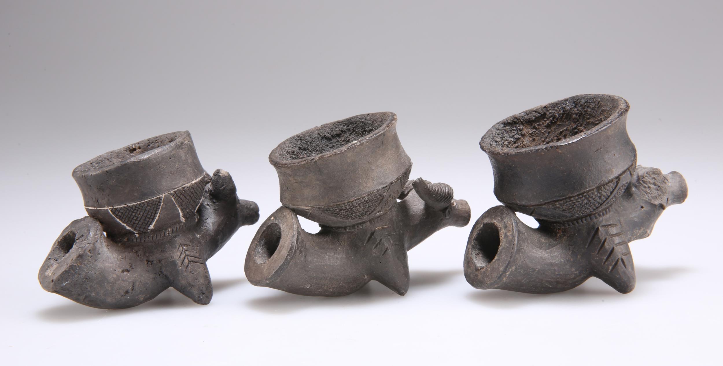 A GROUP OF THREE ZAMBIAN KAFUE RIVER POTTERY PIPE BOWLS - Image 3 of 3