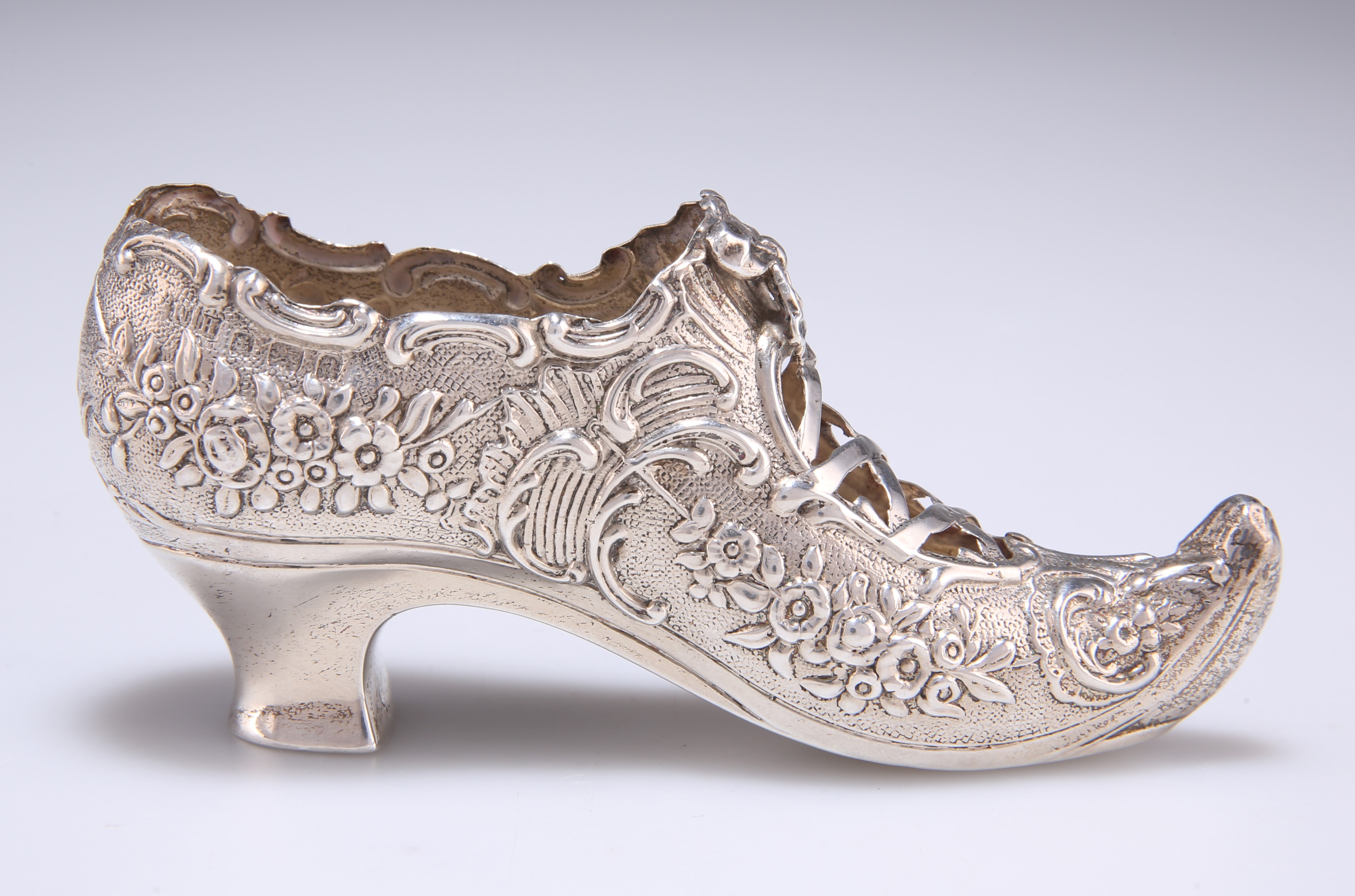 A VICTORIAN SILVER MODEL OF A SHOE - Image 3 of 6