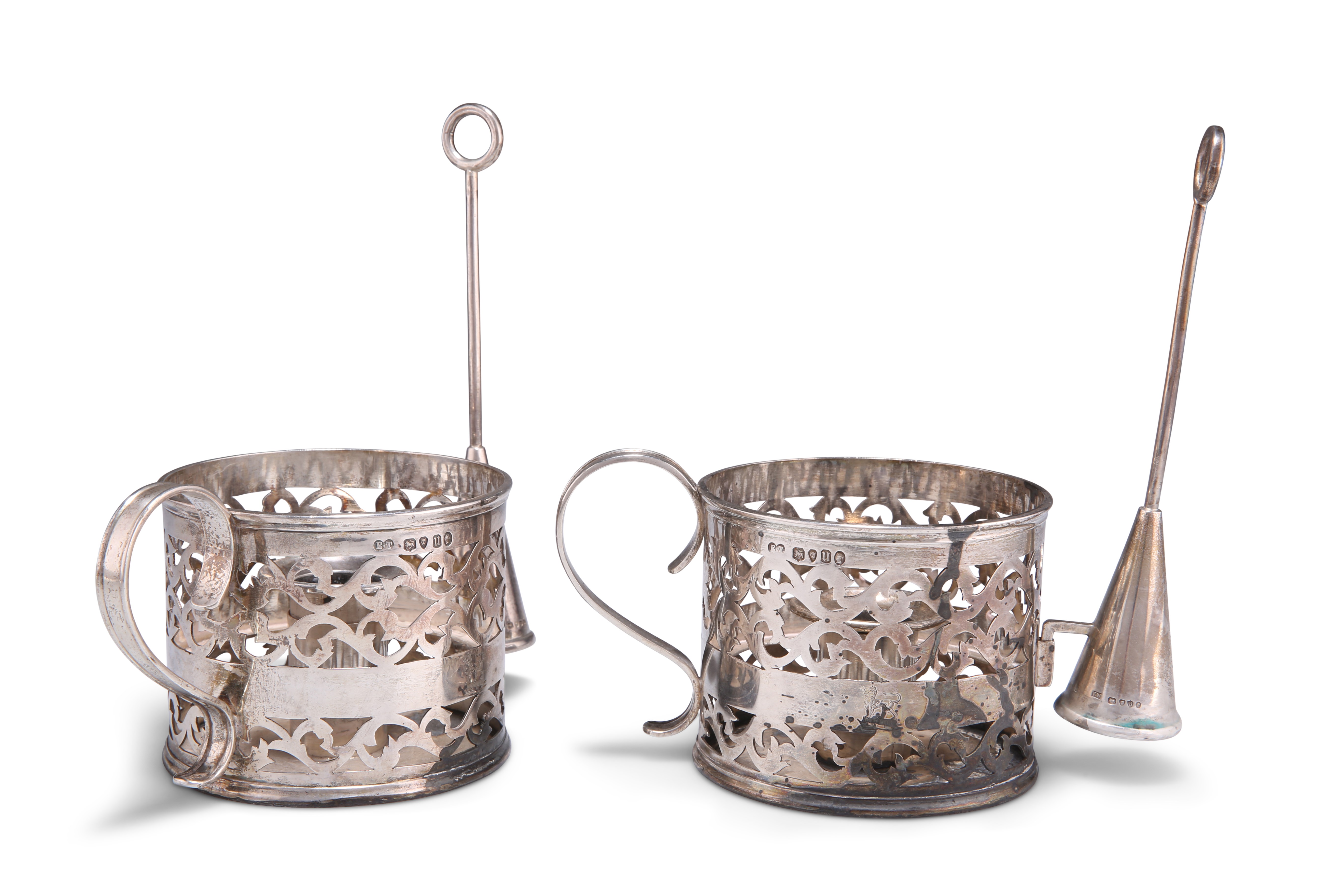 A PAIR OF VICTORIAN SILVER HURRICANE CHAMBERSTICKS - Image 3 of 8